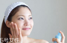 保濕爽膚水什么時(shí)候用？早中晚都必須用