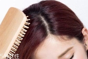 怎么讓頭發(fā)蓬松？換個方向分發(fā)線