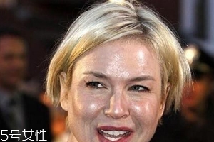 底妝脫妝怎么辦？及時(shí)補(bǔ)水拯救脫妝尷尬