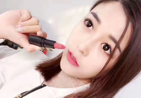 素顏適合什么顏色口紅？增添氣色又顯白