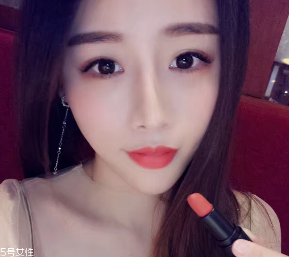素顏適合什么顏色口紅？增添氣色又顯白