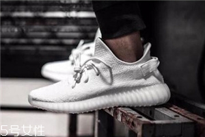 運(yùn)動鞋可以用水泡嗎？切忌長時間浸泡