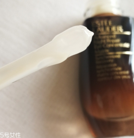 雅詩(shī)蘭黛精華液多少錢？年輕肌膚的秘密