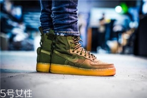 運(yùn)動(dòng)鞋要買大一碼嗎？根據(jù)腳型來(lái)決定