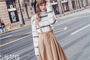 背帶裙怎么搭配？凸顯你的少女心