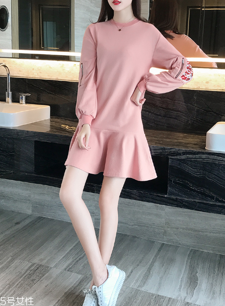 學(xué)院風(fēng)連衣裙怎么搭配？重新回到學(xué)生時代
