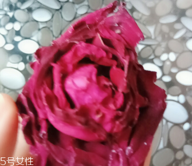 墨紅玫瑰可以天天喝嗎？玫瑰養(yǎng)顏也要適量