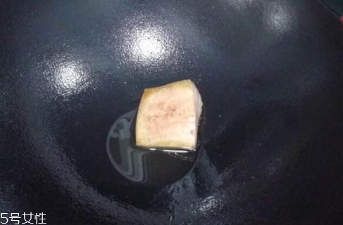 琺瑯鍋可以炒菜嗎？要選對(duì)琺瑯鍋