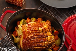琺瑯鍋可以炒菜嗎？要選對琺瑯鍋