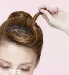 馬尾怎么扎顯臉?。狂R尾位置越高越精神