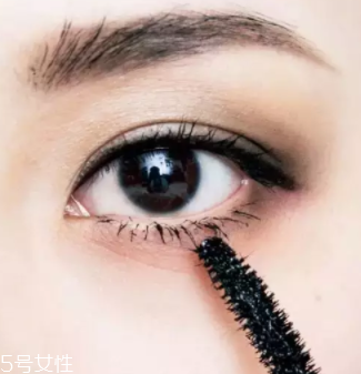 過(guò)年涂什么口紅？這些唇色讓親屬夸你好看