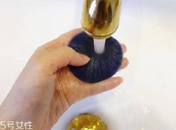 新買的氣墊粉撲要洗嗎？用久了一定要清洗