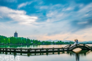2018春節(jié)去杭州旅游帶什么防曬？防曬噴霧最方便