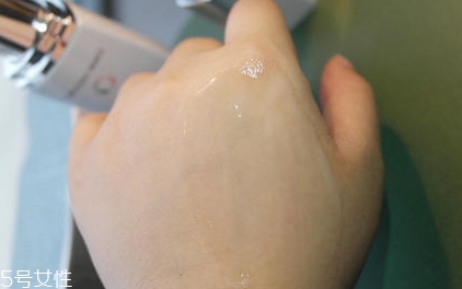 雅詩蘭黛晶透沁白精華怎么樣？一起來看看評測