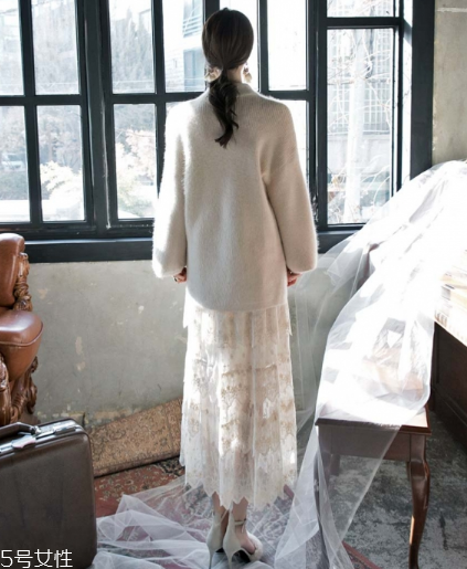 蕾絲長裙配什么上衣？優(yōu)雅氣質(zhì)小女人