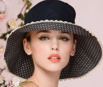 方臉戴什么帽子好看？戴上這三件你臉就不方了