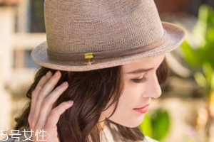 方臉戴什么帽子好看？戴上這三件你臉就不方了