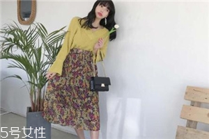 碎花長(zhǎng)裙搭配什么上衣？復(fù)古或優(yōu)雅隨意切換