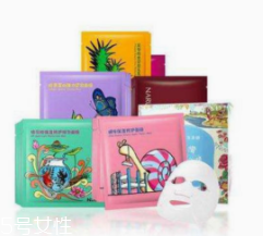 去黑頭面膜多久用一次？撕拉式和泥質(zhì)頻次不同