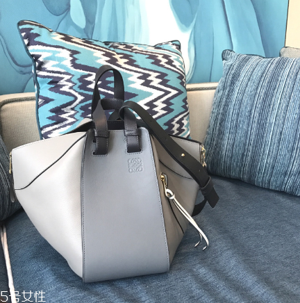 loewe和bv哪個(gè)檔次高？著名奢侈品牌間的對決
