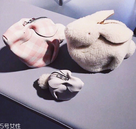 loewe和bv哪個(gè)檔次高？著名奢侈品牌間的對決