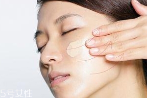 BB霜卡粉怎么辦？妝前敷面膜預(yù)防卡粉