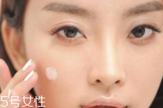 BB霜卡粉怎么辦？妝前敷面膜預(yù)防卡粉