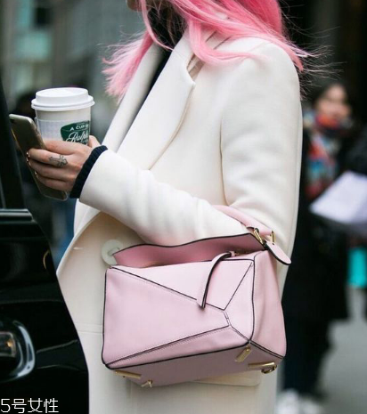 loewe在哪兒買(mǎi)便宜？西班牙皇室品牌
