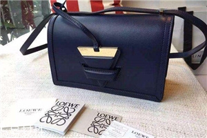 loewe在哪兒買(mǎi)便宜？西班牙皇室品牌