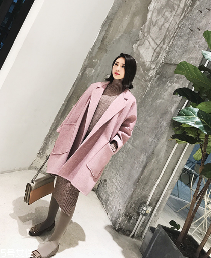 粉色外套怎么搭配？粉嫩少女系穿搭