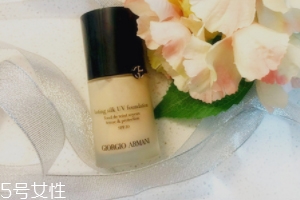 阿瑪尼粉底液脫妝嗎？4小時后要補妝