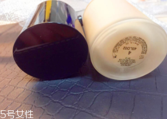 阿瑪尼粉底液脫妝嗎？4小時后要補妝