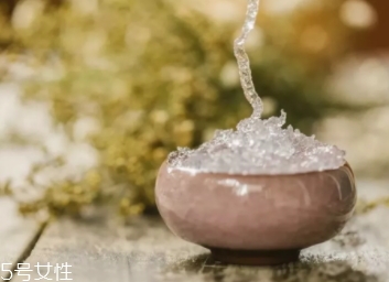 雪燕和銀耳哪個好？其實可以一起食用
