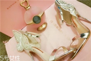 sophia webster是奢侈品嗎？在足間翩然起舞