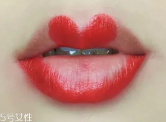 絲絨口紅和啞光哪個(gè)好？正式場合用啞光