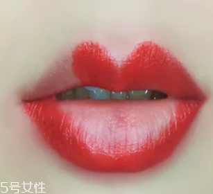絲絨口紅和啞光哪個(gè)好？正式場合用啞光