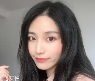 春天適合什么顏色口紅？首選活力西柚色
