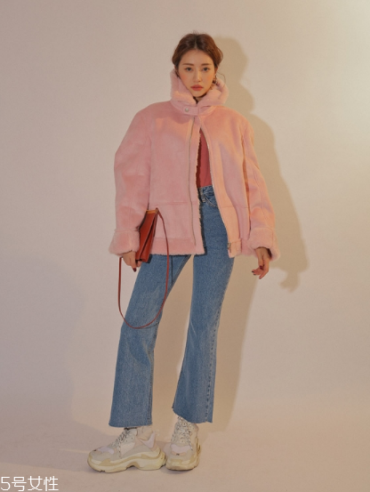 羊羔絨外套配什么褲子？讓你開春美個夠