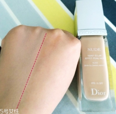 dior迪奧和阿瑪尼粉底液哪個好？