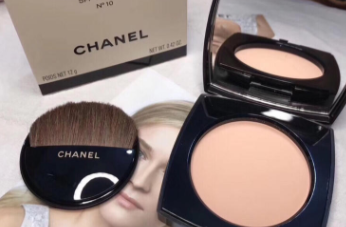 Chanel香奈兒柔光蜜粉餅好用嗎？春夏妝容救星