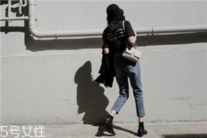 牛仔褲可以干洗嗎？仔細(xì)閱讀牛仔褲標(biāo)牌