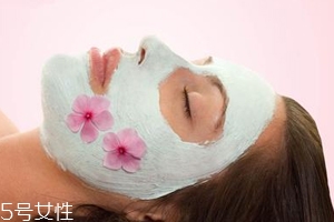敷完面膜不洗臉會怎么樣？粉刺悶痘毛孔堵塞