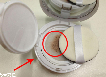 氣墊卡粉浮粉怎么辦？上妝方式換一換