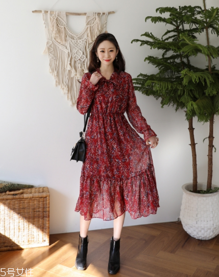 碎花連衣裙搭配什么鞋子？玩轉復古甜美
