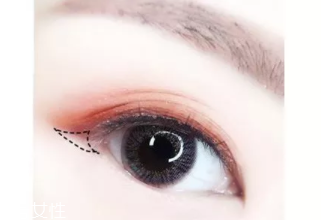 棕色眼影怎么畫好看？作為最后的暈染色