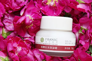 法蘭琳卡面霜多少錢？談?wù)勎业氖褂眯牡?><p><strong>法蘭琳卡面霜多少錢？談?wù)勎业氖褂眯牡?/strong></p></a></li> 	     </ul>
		</div>
	   <div   id=