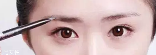 眉粉怎么選顏色好看？淺咖色不挑膚色
