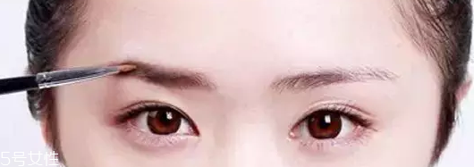 眉粉怎么選顏色好看？淺咖色不挑膚色