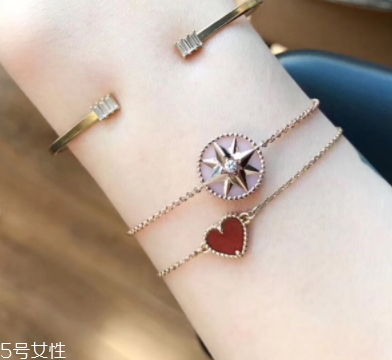 dior迪奧手鏈多少錢一個？