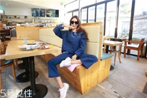 運(yùn)動(dòng)套裝怎么搭配？假日出游也要時(shí)髦